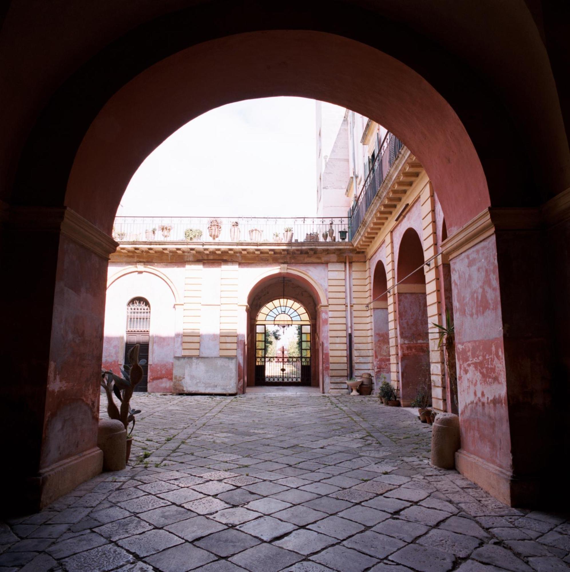 Palazzo Leuzzi B&B Galatone Zewnętrze zdjęcie